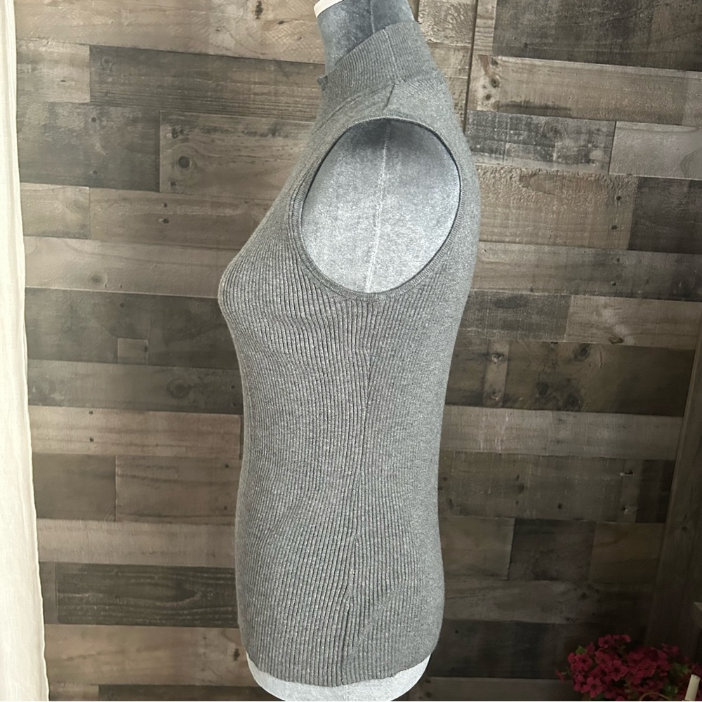 Gray Ribbed Fitted Tank Top - Picture 3 of 6